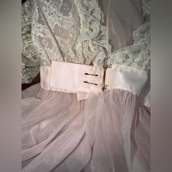 Vintage 60s Radcliffe Lingerie Cream Chiffon Peignoir  Robe Petite - Picture 9 of 10